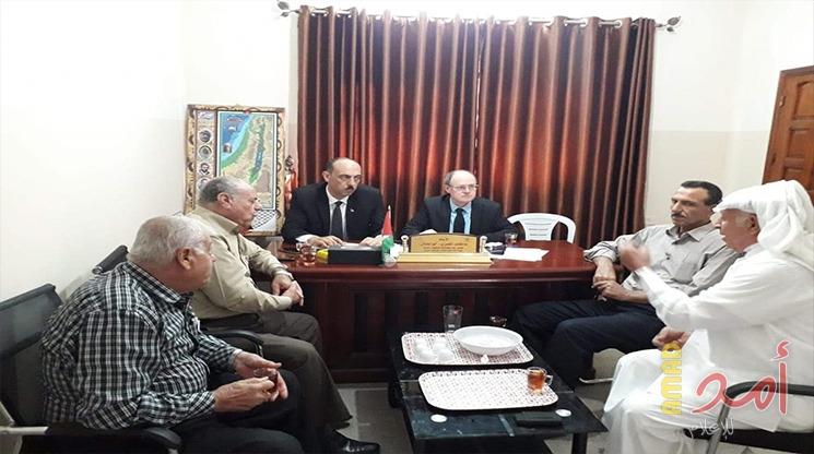 ممثل الأمم المتحدة يزور مكتب العشائر الفلسطينية بغزة