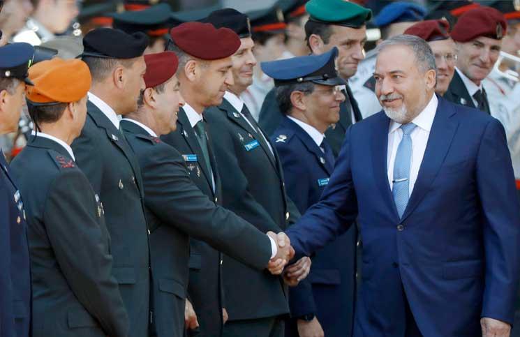 ليبرمان يطالب بمقاطعة نواب القائمة المشتركة