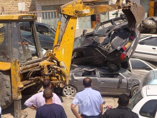 إتلاف 83 مركبة غير قانونية ببلدات ترقوميا ونوبا في الخليل