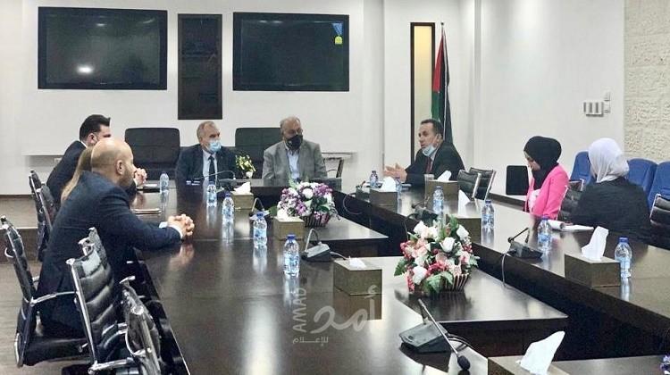 "اللجنة الوطنية" و"الاتصالات" توقعان اتفاقية لدعم مشروع "مليون طفل مبرمج"