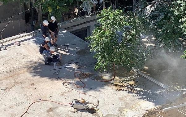 صور .. قوات الاحتلال تهدم منزل وتستعد لهدم آخر بالقدس وتصادر كرفان في الخليل