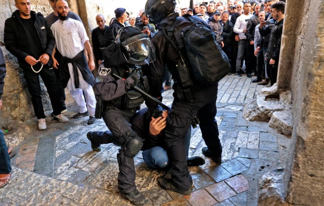 مركز فلسطين: 430 حالة اعتقال بينهم 52 طفلا و11 سيدة خلال مايو