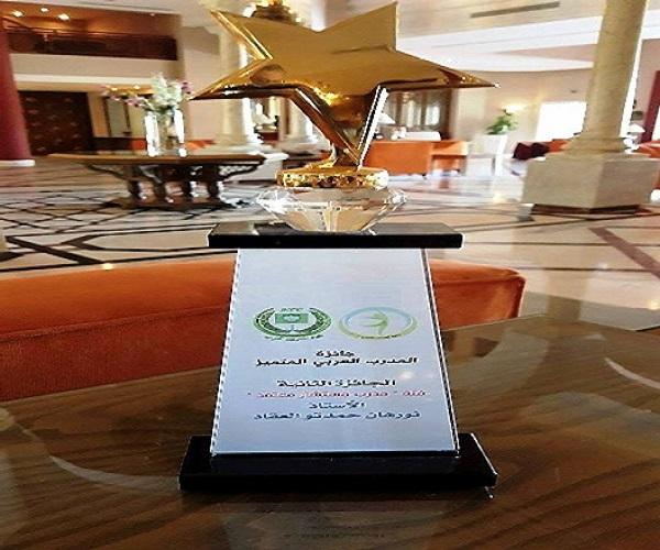 ملتقى أبناء عائلات محافظة خان يونس يكرم "نورهان العقاد" لحصوله على جائزة المدرب المتميز