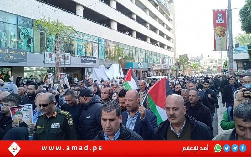 محدث - فلسطين تخرج في مسيرات شعبية منددة بجريمة اعدام القائد الأسير ناصر أبو حميد