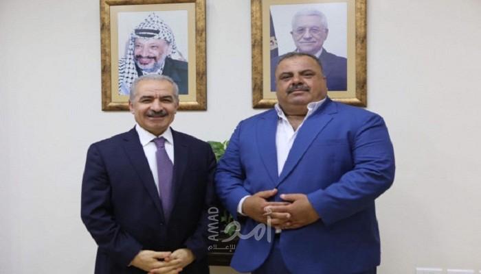 منها تفريغات 2005 والتقاعد المالي.. محافظ الشمال يكشف لـ "أمد" تفاصيل اللقاء بــ "أشتية"