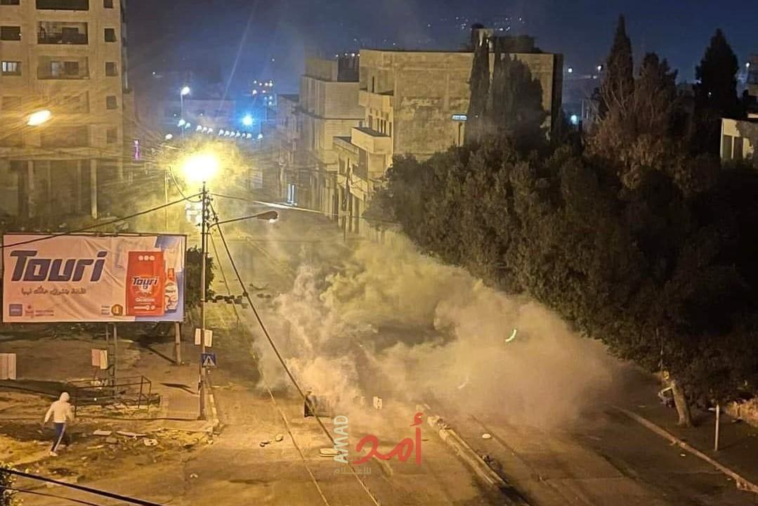 "محدث"..إصابات بالرصاص الحي بينها خطيرة والعشرات بالاختناق خلال مواجهات مع جيش الاحتلال في نابلس -فيديو
