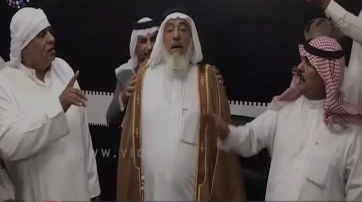بالفيديو .. هدية رجل أعمال سعودى لعامل مصرى بعد خدمة 35 عاما