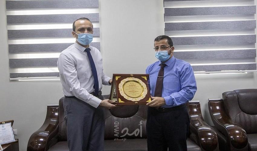مستشفى حمد للأطراف الصناعية تكرم الكلية الجامعية للعلوم التطبيقية