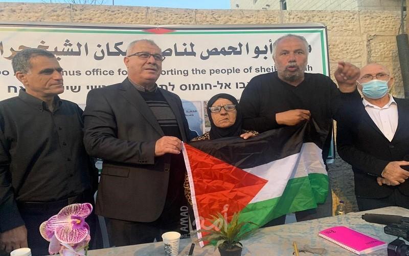 بركة يزور الشيخ جراح ويدعو لتصعيد النضال الشعبي وعدم الاطمئنان لقرار المحكمة
