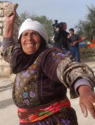 في يوم المرأة..عشراوي تطالب بتفعيل العمل بالقرار الأممي 1325 حول المرأة والأمن والسلام