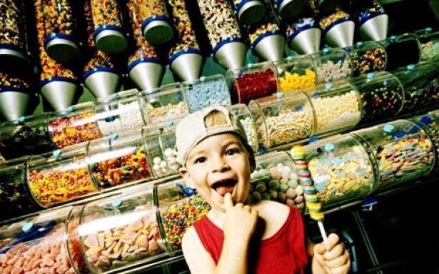 كيف تؤثر السكريات على أطفالكم؟