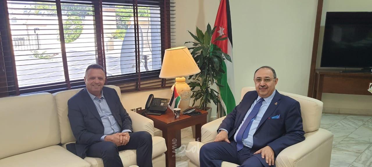 نقيب الصحفيين الفلسطينيين يطلع وزير الاعلام الاردني على جرائم الإحتلال الإسرائيلي بحق الصحفيين