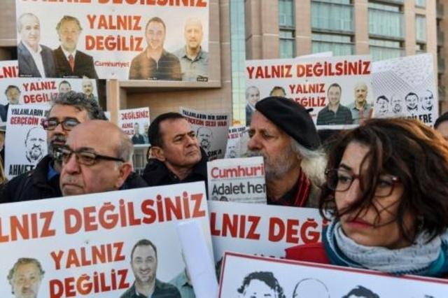 تركيا تنتقد تصريحات ماكرون بشأن اعتقال الصحافيين