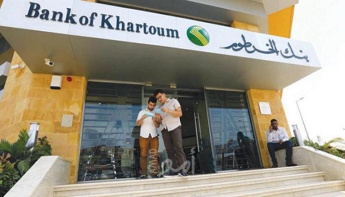 لجذب الاستثمارات الدولية.. دبلوماسيون أمريكيون يفتحون حسابات في مصرف بالسودان