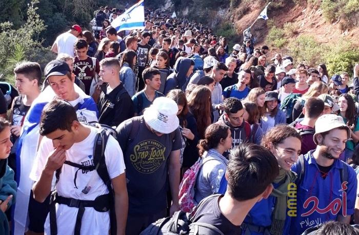 بالفيديو.. اسرائيليون يحتجون قرب "كرم أبو سالم" ويغلقون الطرق لمنع دخول بضائع لغزة