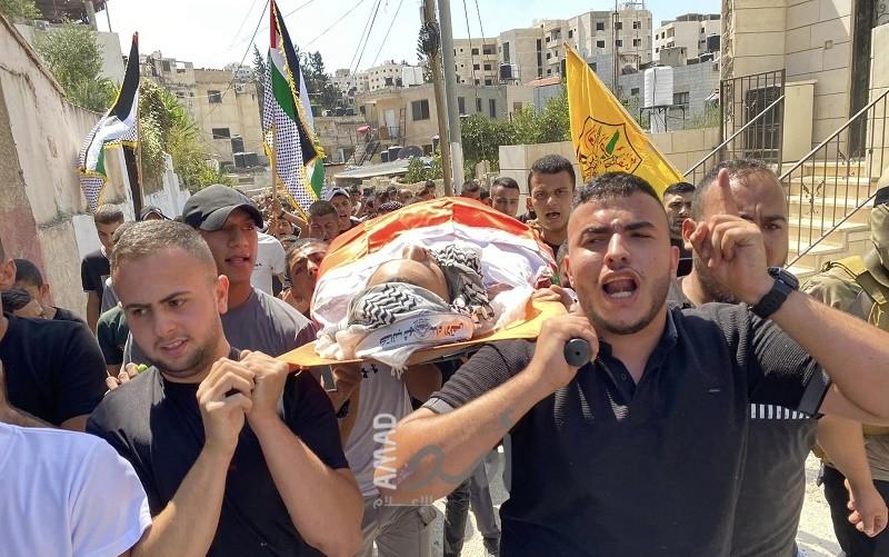 جماهير فلسطينية في جنين تشيع جثماني الشهيدين عرعراوي وموسى إلى مثواهما الأخير