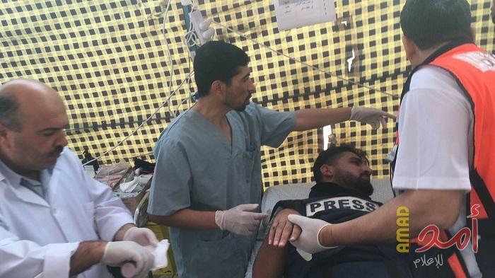 إصابة الصحفي "على جاد الله" برصاص قوات الاحتلال شرق غزة