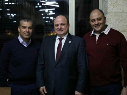 الشوا يطلع الوفد المصري على سلامة الجهاز المصرفي الفلسطيني