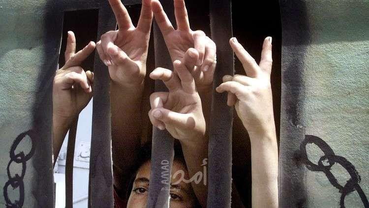 الأسير "مهند الهريمي" يتنسم الحرية خارج سجون الاحتلال