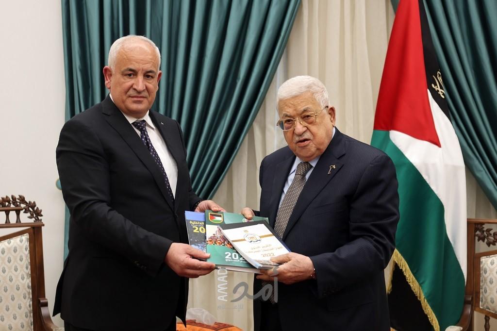 الرئيس عباس يتسلم التقرير السنوي لوزارة الداخلية للعام 2022