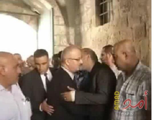 محدث - عشرات الالاف يشيعون "أبو العز حلاوة" في نابلس ..وشعارات ضد أجهزة الأمن والمحافظ - صور وفيديو