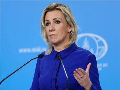 زاخاروفا: "سنعمل على إضعاف الدولار الذي أصبح أداة عدوانية بيد واشنطن"