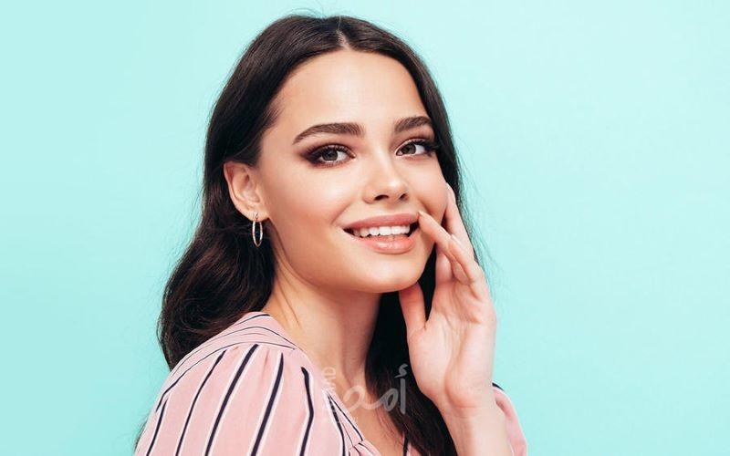 5 نصائح للحصول على مظهر طبيعي بالمكياج