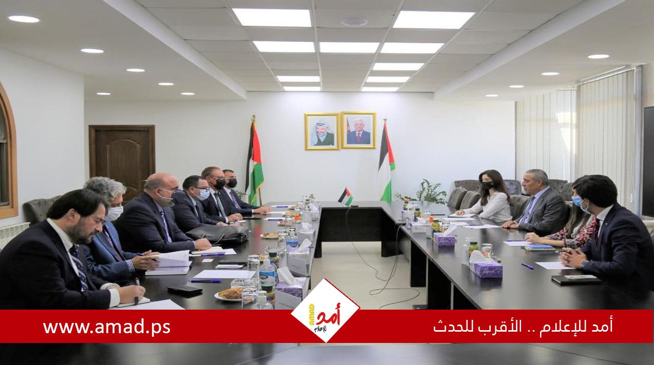 الشيخ يبحث آخر المستجدات السياسية مع سفراء دول أمريكا اللاتينية
