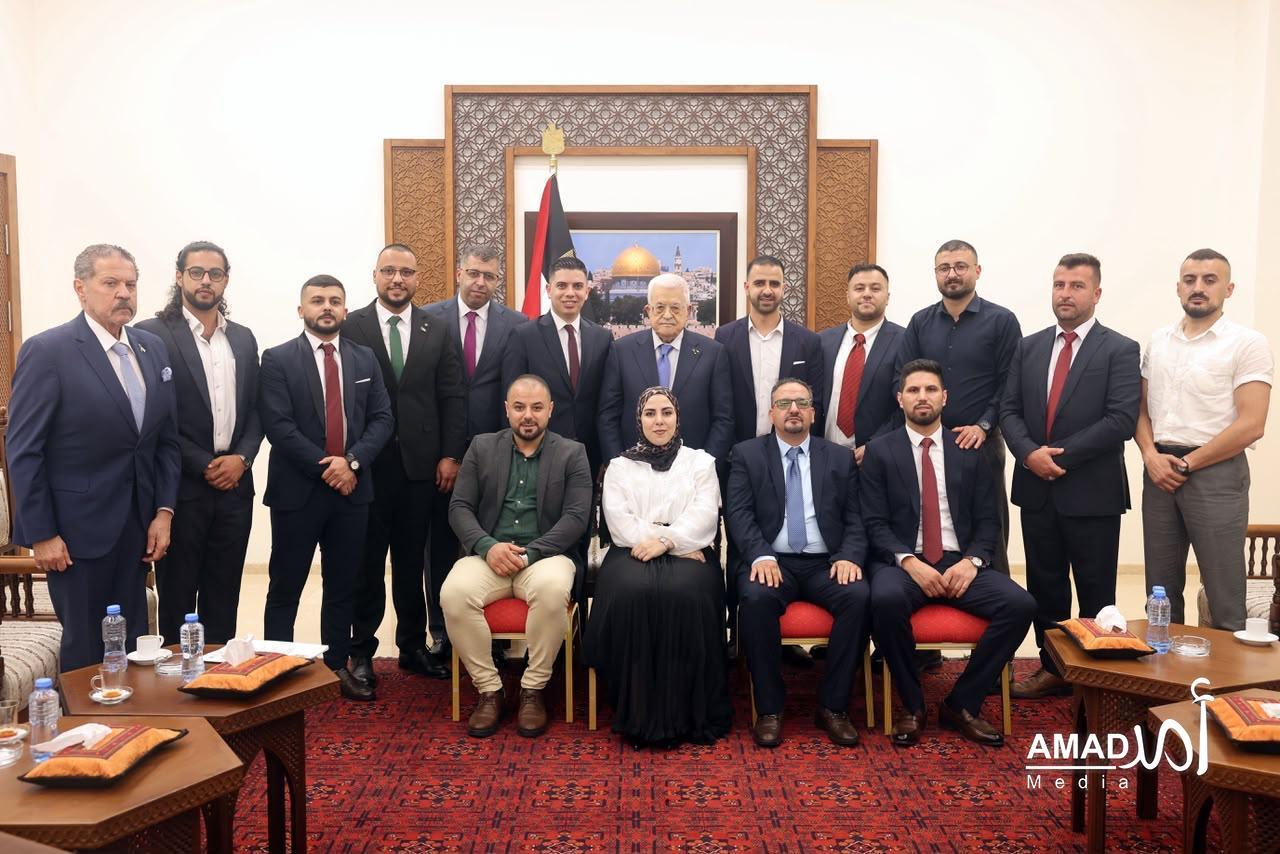 عباس يستقبل وفد الاتحاد العام لطلبة فلسطين ويهنئه بعقد مؤتمره
