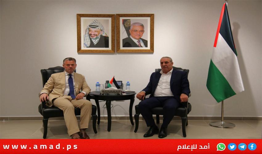 الشيخ يلتقي الممثل الإيرلندي الجديد في فلسطين  ويناقشان انتهكات جيش الاحتلال