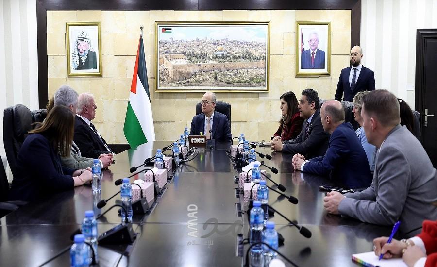 مع وفد برلماني بريطاني..مصطفى: إقامة دولة فلسطين هو الطريق الوحيد لإنهاء الصراع