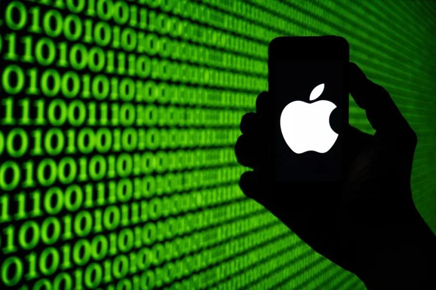 أبل تحل مشكلة الزجاج السائلLiquid Glass بإطلاق تحديث iOS 26.1