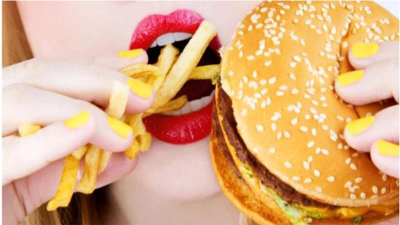 الأطعمة المصنعة تضعف عضلاتك حتى لو وزنك طبيعي