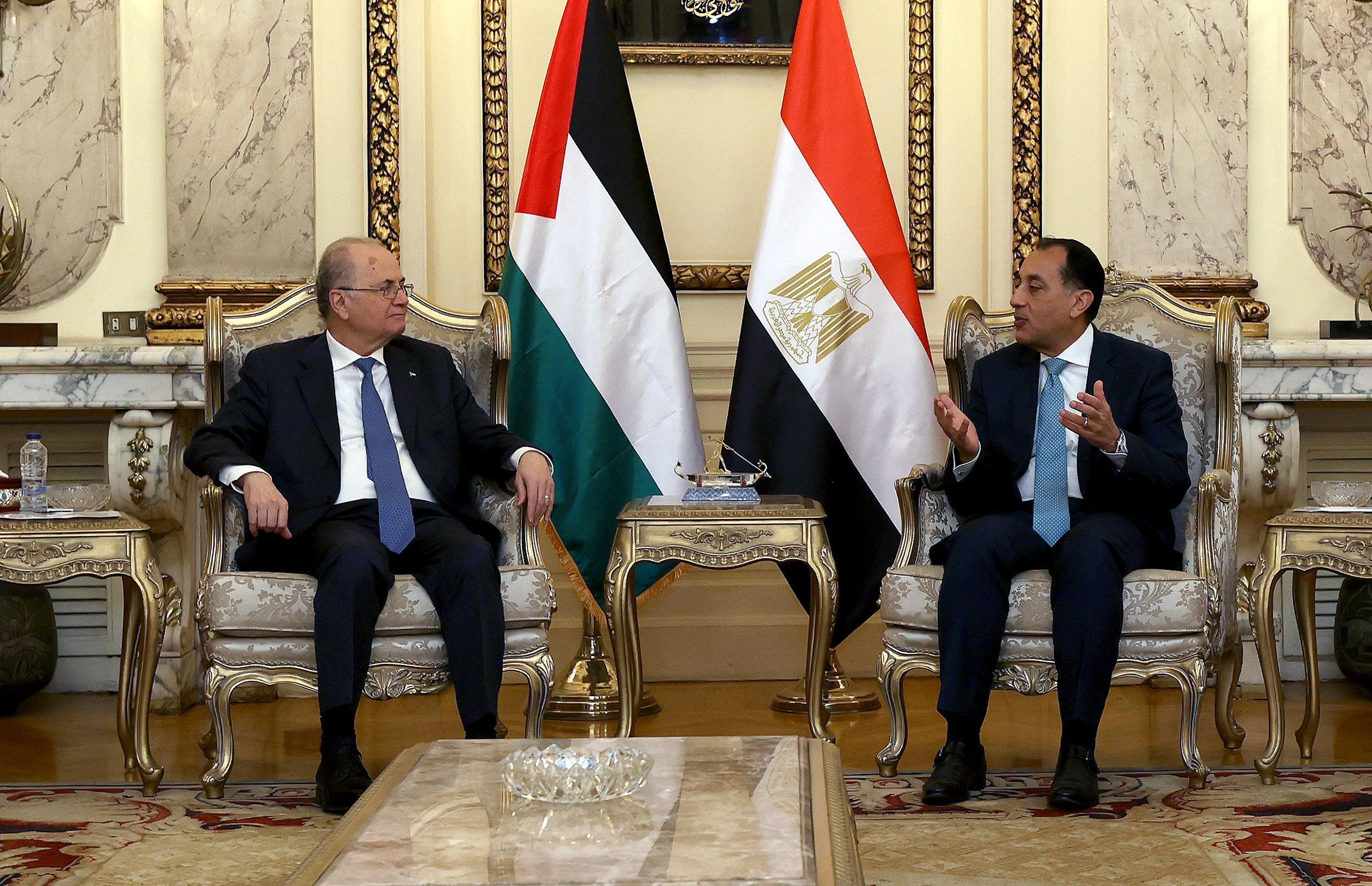 رئيس الوزراء الفلسطيني يزور مصر لبحث جهود وقف العدوان وإعادة إعمار غزة - تفاصيل