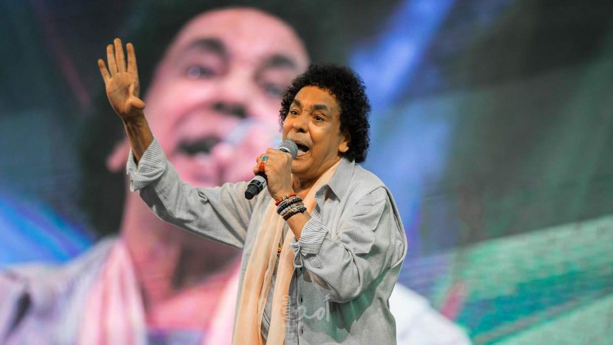 نقل الفنان محمد منير إلى العناية المركزة