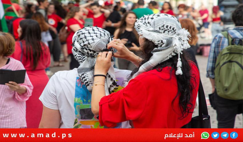 متحف في نيويورك يطرد ثلاثة موظفين ارتدوا الكوفية الفلسطينية