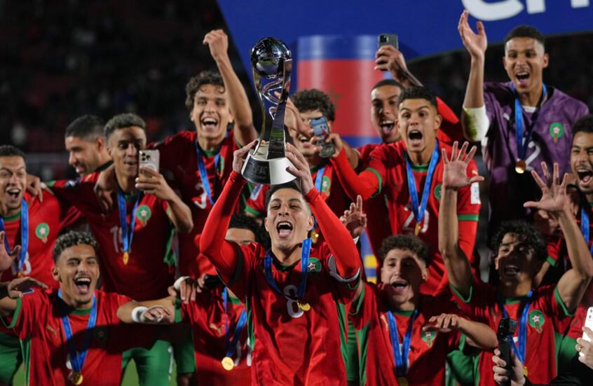 المغرب يدخل التاريخ ويتوج بكأس العالم للشباب للمرة الأولى على حساب الأرجنتين- فيديو