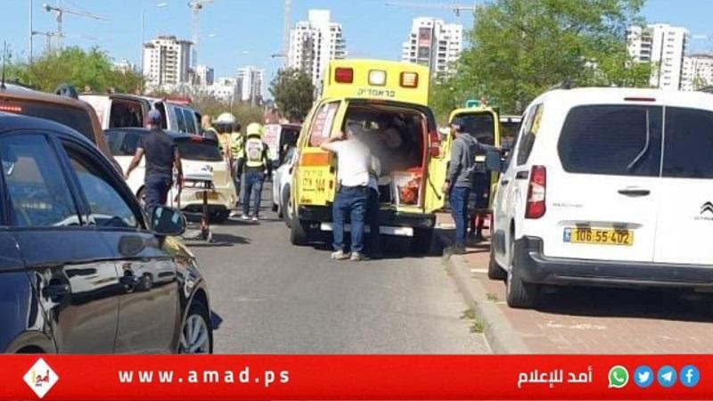 محدث - مصادر: سقوط جرحى أثر عملية طعن في منطقة الخضيرة بتل أبيب- فيديو