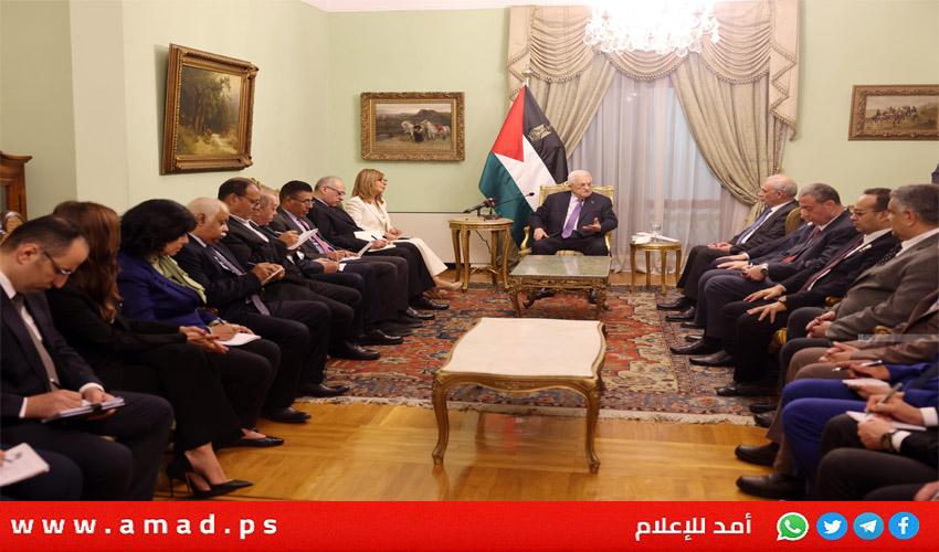 عباس يلتقي إعلاميين وصحفيين مصريين ويضعهم في صورة الواقع الفلسطيني