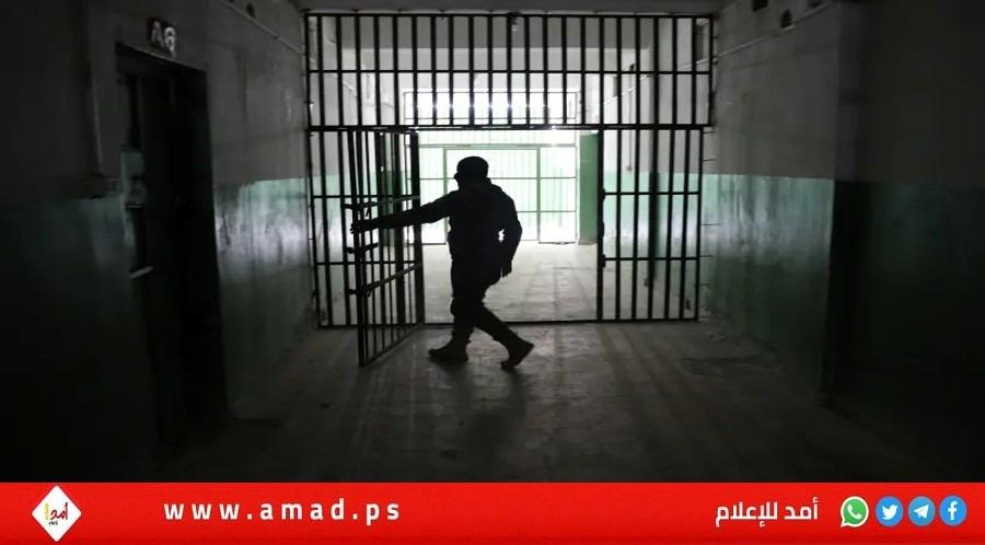 لائحة اتهام ضد 12 سجانًا إسرائيليًا بتهمة التسبب باستشهاد أسير فلسطيني 