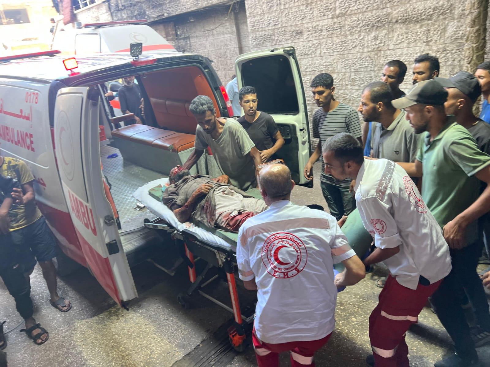 مستشفى القدس يستقبل عددا من الشهداء والجرحى نتيجة القصف الإسرائيلي المتواصل
