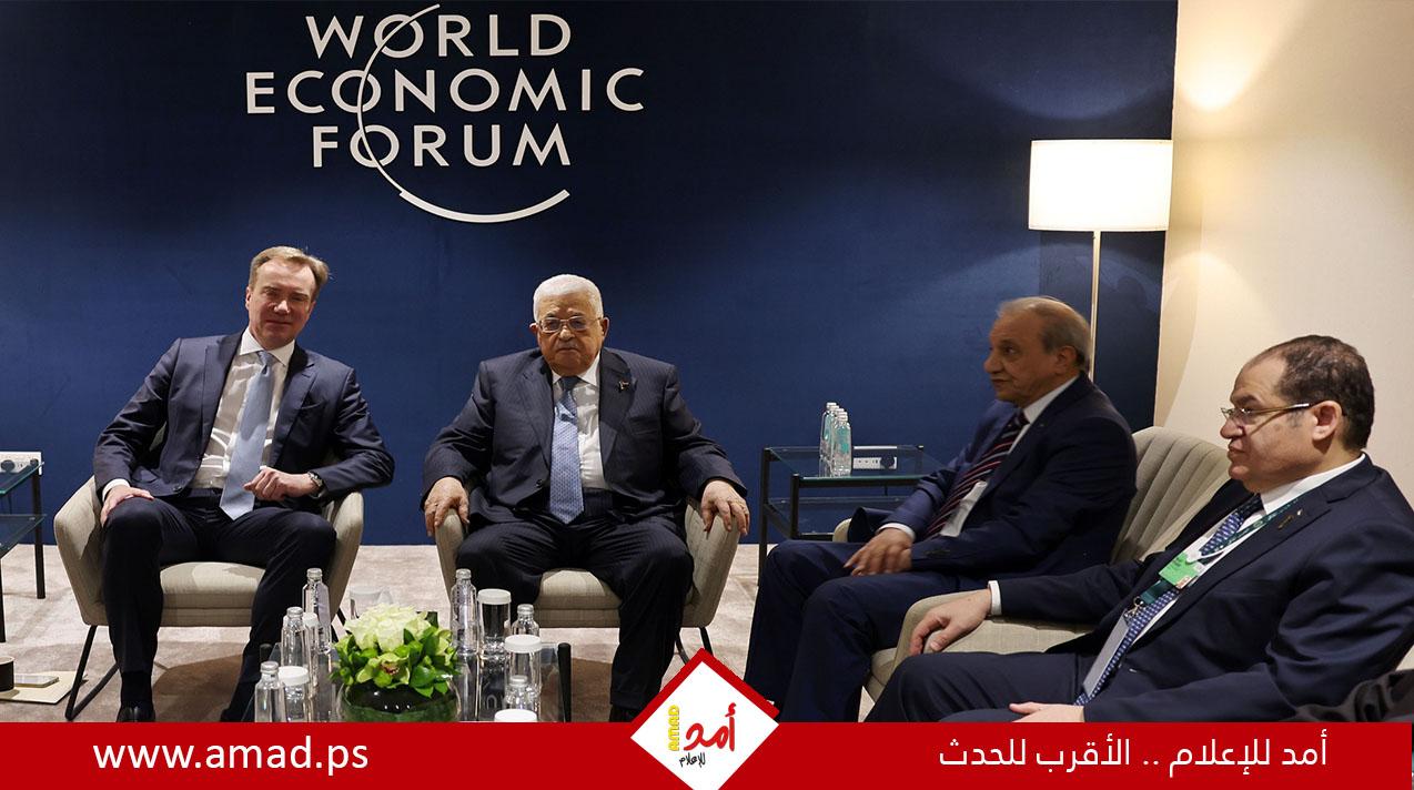 عباس يلتقي رئيس المنتدى الاقتصادي العالمي في الرياض