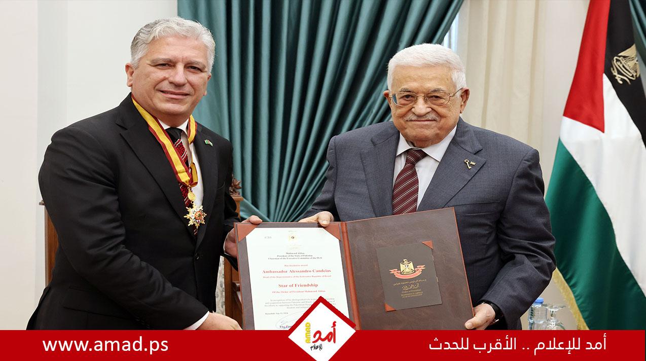 عباس يقلد رئيس مكتب تمثيل جمهورية البرازيل نجمة الصداقة