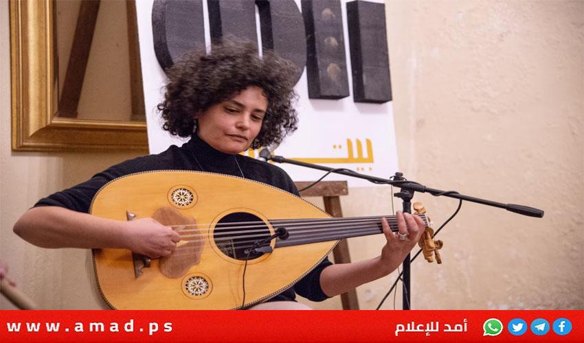 عازفة العود الفلسطينية هدى عصفور للغارديان: ”طريقتي في أن أكون مفيدًا"