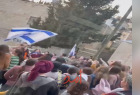 مستوطنون إرهابيون ينظمون مسيرة استفزازية مكان العملية البطولية في القدس المحتلة - فيديو