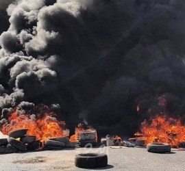 مستوطنون يهاجمون مركبات المواطنين على طريق جنين نابلس