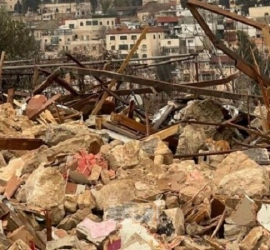 قوى فلسطينية تستنكر هدم منزل "صالحية" وتعتبرها جريمة حرب بشعة
