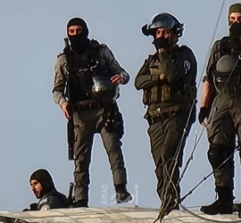 شرطة الاحتلال تحتجز رئيس وحدة الإعلام في وزارة شؤون القدس