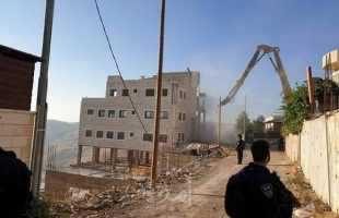 سلطات الاحتلال تهدم منزلا في بيت حنينا شمال القدس