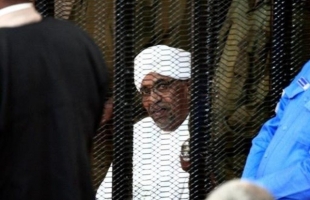 وزير الإعلام السوداني: قد يتم تسليم البشير لمحكمة الجنايات الدولية